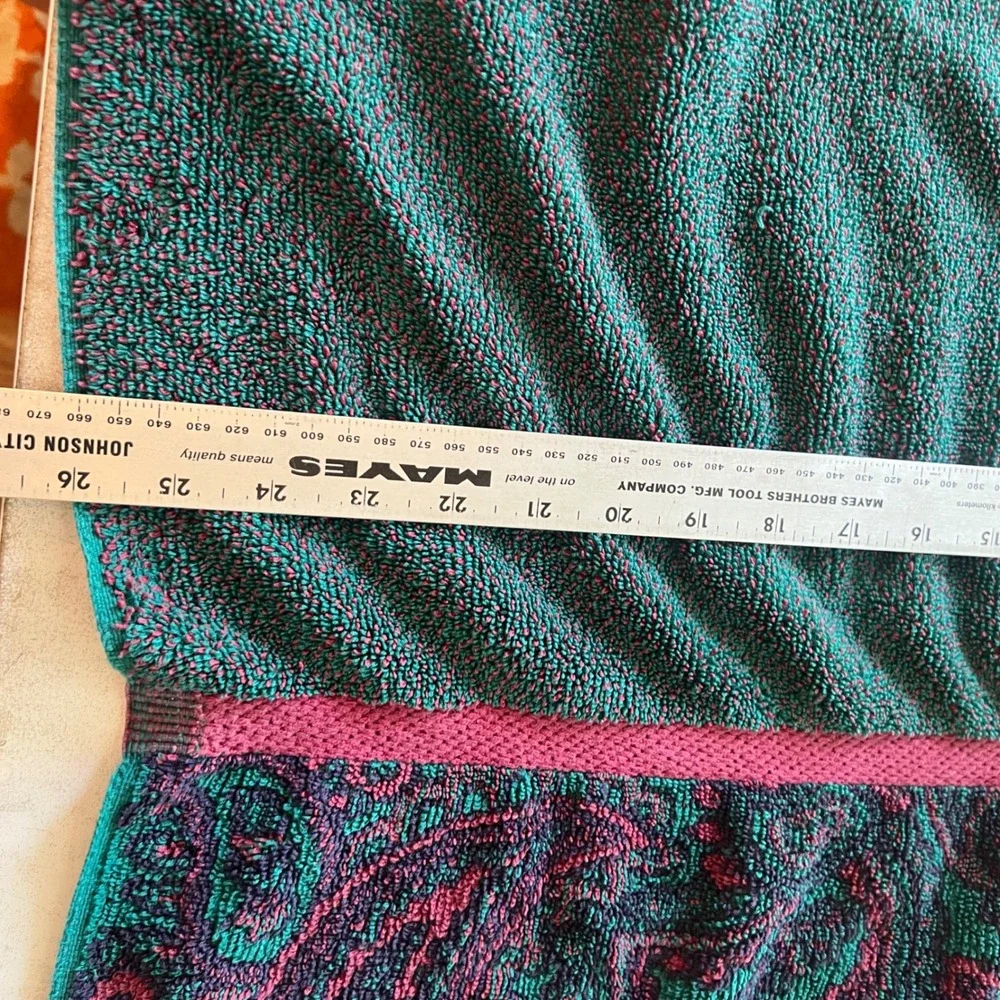 VTG Royal Velvet Fieldcrest Teal Paisley Border Bath Towel 100% Cotton Made USA
